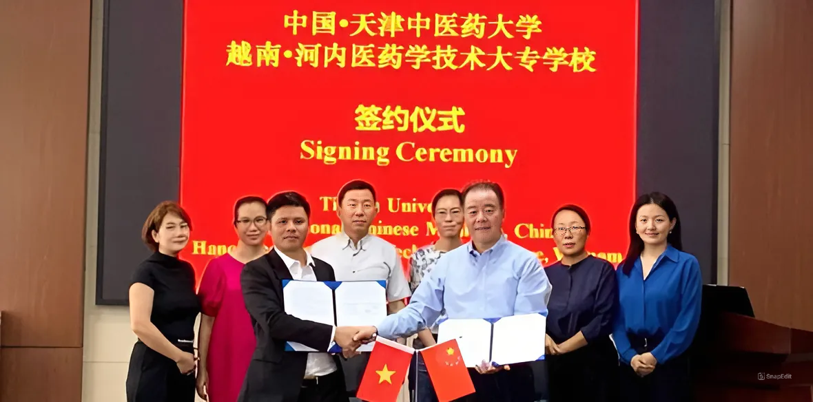 Le ky ket thoa thuan hop tac giua Truong Dai hoc Trung Y Duoc Thien Tan 天津中医药大学 va Truong Cao dang Ky thuat Y Duoc Ha Noi