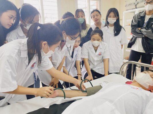 Cao đẳng Điều dưỡng tại Trường Cao đẳng Kỹ thuật Y Dược Hà Nội