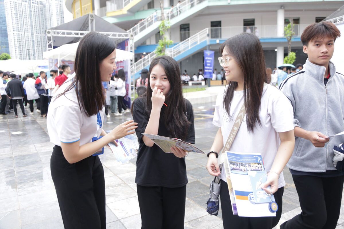tuyển dụng chuyên viên tư vấn tuyển sinh
