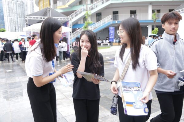 tuyển dụng chuyên viên tư vấn tuyển sinh