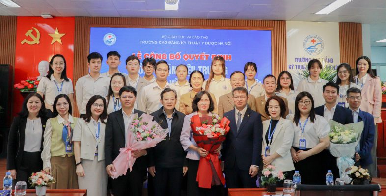 TRƯỜNG CAO ĐẲNG KỸ THUẬT Y DƯỢC HÀ NỘI TỔ CHỨC LỄ CÔNG BỐ QUYẾT ĐỊNH BỔ NHIỆM HIỆU TRƯỞNG NHIỆM KỲ 2025 – 2030 4 IMG 0758