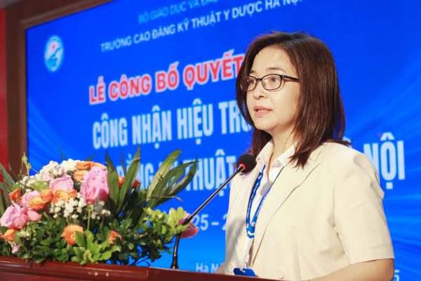 TRƯỜNG CAO ĐẲNG KỸ THUẬT Y DƯỢC HÀ NỘI TỔ CHỨC LỄ CÔNG BỐ QUYẾT ĐỊNH BỔ NHIỆM HIỆU TRƯỞNG NHIỆM KỲ 2025 – 2030 2 IMG 3487