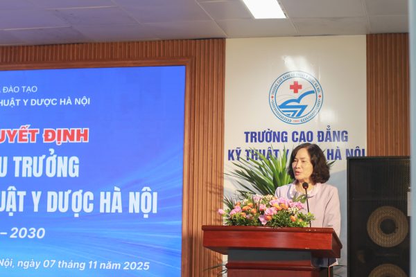 TRƯỜNG CAO ĐẲNG KỸ THUẬT Y DƯỢC HÀ NỘI TỔ CHỨC LỄ CÔNG BỐ QUYẾT ĐỊNH BỔ NHIỆM HIỆU TRƯỞNG NHIỆM KỲ 2025 – 2030 3 IMG 3550