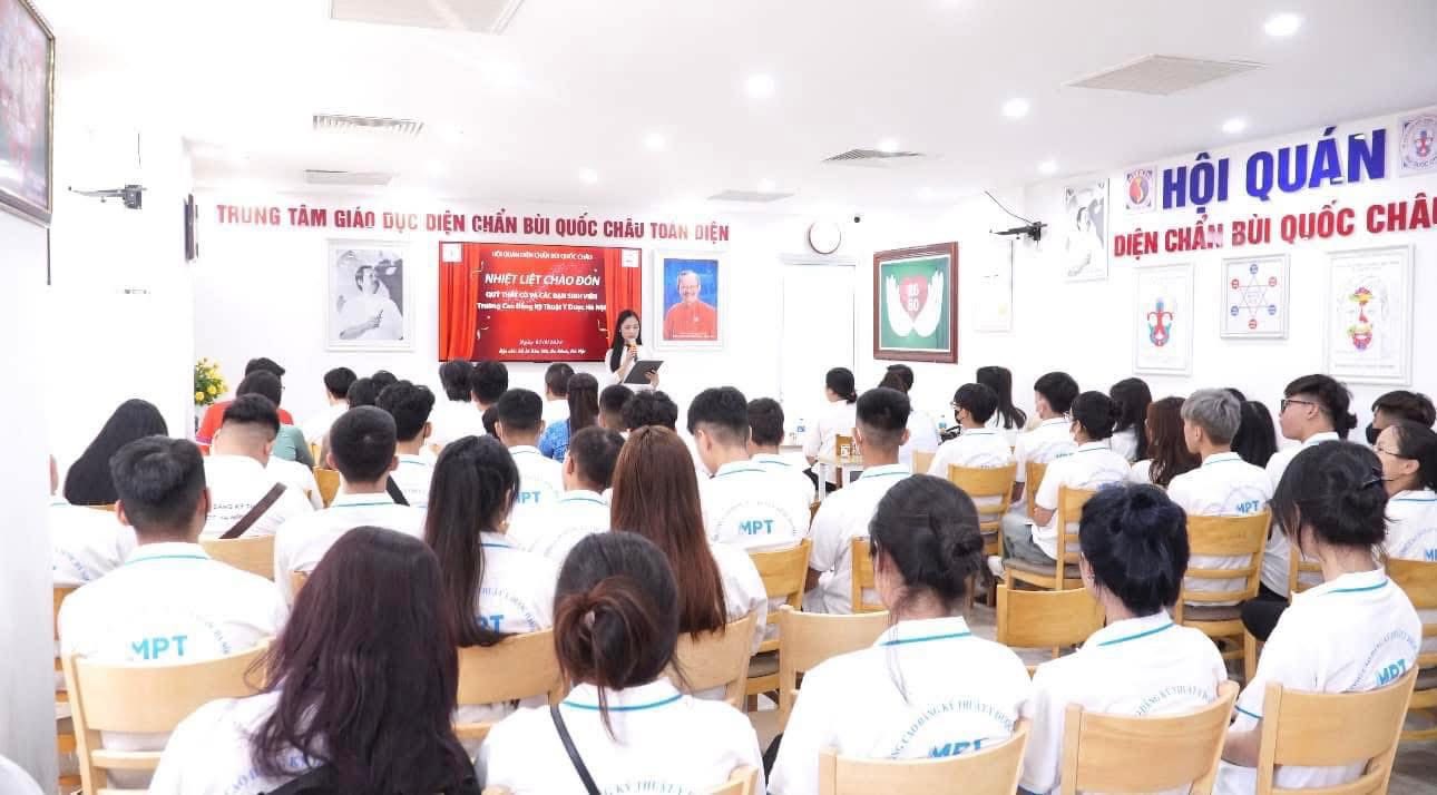 70% học phí được hỗ trợ – Dược chưa bao giờ “dễ chạm” đến thế! 1 623443890 933339805876534 6520444576550280052 n