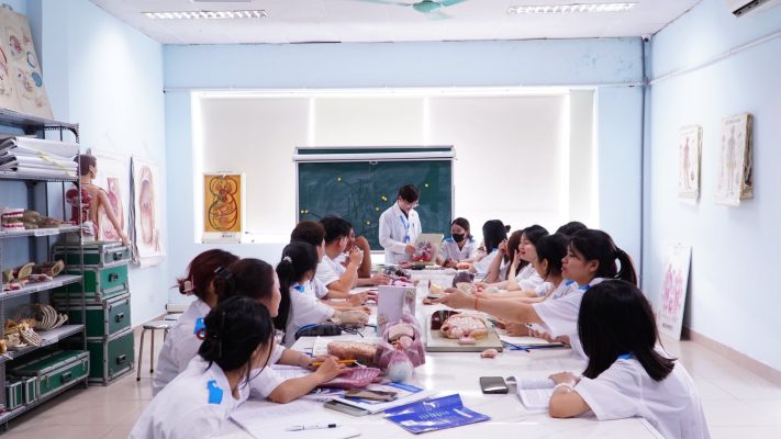 Giờ thực hành Giải phẫu sinh lý đầy hào hứng của tập thể K17CN-A02 4 702991457 1024526313424549 7197482744366818496 n