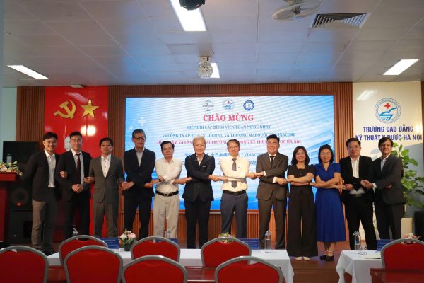 24/08/2026 MPT hợp tác quốc tế: Mở rộng cơ hội việc làm cho sinh viên Y Dược 2 Lãnh đạo các đơn vị bắt tay minh chứng cho sự hợp tác chặt chẽ hướng đến giá trị cơ hội đào tạo, việc làm chất lượng cho sinh viên MPT.