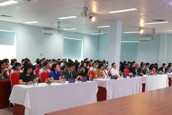 24/08/2026 MPT hợp tác quốc tế: Mở rộng cơ hội việc làm cho sinh viên Y Dược 3 Đông đảo các bạn sinh viên MPT tới hội trường chứng kiến buổi lễ ký kết và tìm hiểu cơ hội việc làm quốc tế cho bản thân.