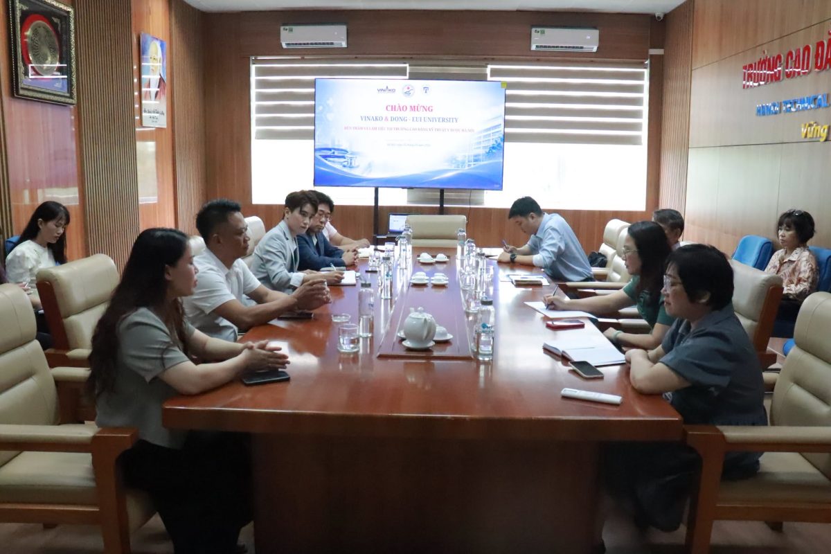 CĐ Kỹ thuật Y dược Hà Nội kết nối hợp tác Việt Nam – Hàn Quốc, mở rộng cơ hội học tập cho sinh viên 25/09/2026 1 825278541 4682477758740216 3859649295732615754 n